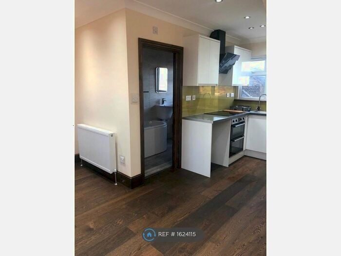 1 Bedroom Flat To Rent In Jenner Road, Rochester, ME1