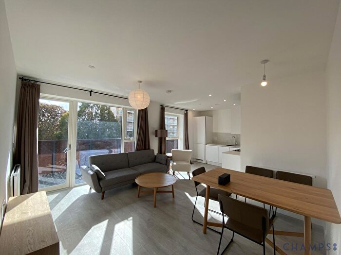 3 Bedroom Flat To Rent In East Acton Lane, London, W3