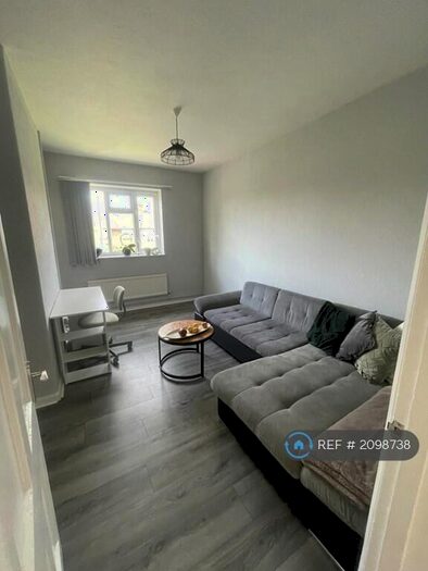 2 Bedroom Flat To Rent In Becontree Heath, Dagenham, RM8