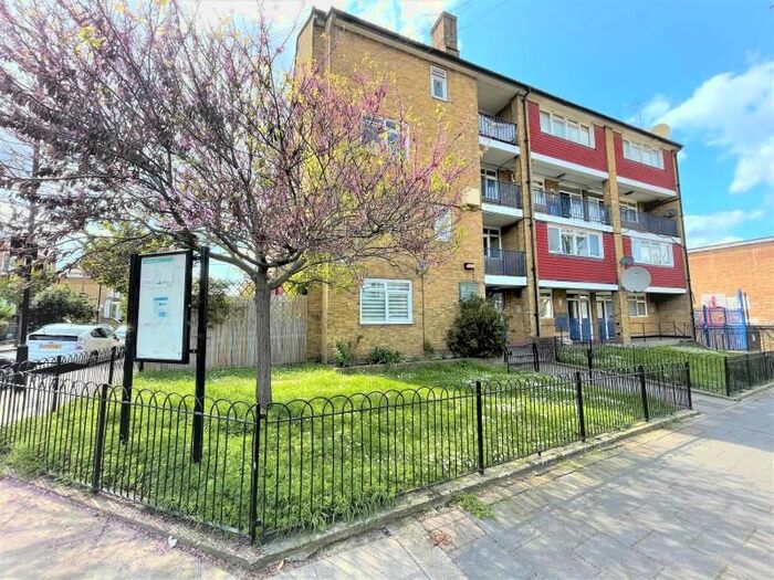 3 Bedroom Property To Rent In Poole Road, London, E9
