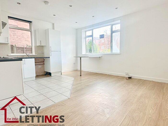 2 Bedroom Flat To Rent In Radcliffe Mount, West Bridgford, NG2