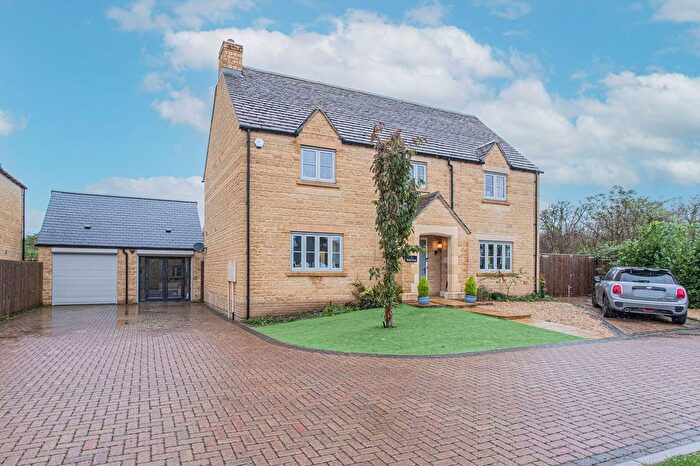 5 Bedroom Detached House For Sale In Holly Close, Tetbury, GL8