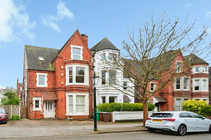 2 Bedroom Flat For Sale In Hamilton Drive, Nottingham, Nottinghamshire, NG7