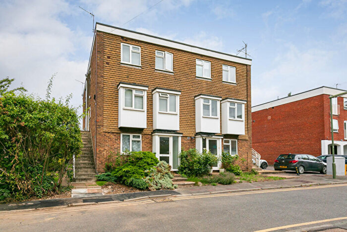 2 Bedroom Maisonette To Rent In Drummond Road, Guildford, GU1