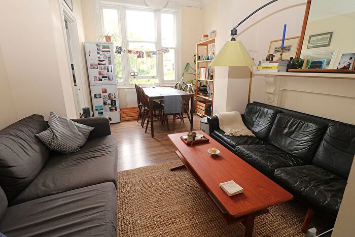 2 Bedroom Flat To Rent In Coleridge Road, London, N4
