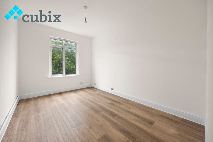 2 Bedroom Flat To Rent In Old Kent Road A, London, SE1
