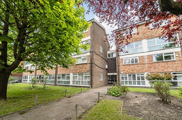 2 Bedroom Flat For Sale In Manor Road, Sidcup, DA15