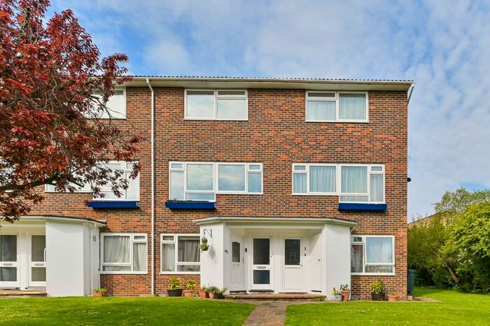 2 Bedroom Flat To Rent In Cadogan Court, Sutton, SM2