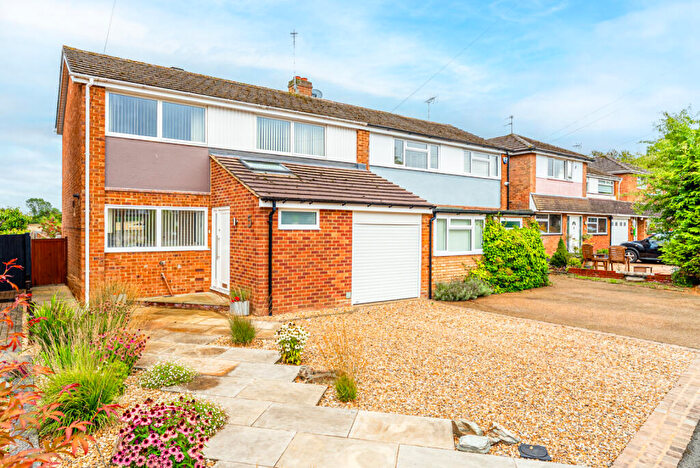 3 Bedroom Semi-Detached House For Sale In Gibbons Close, Sandridge, St. Albans, Hertfordshire, AL4