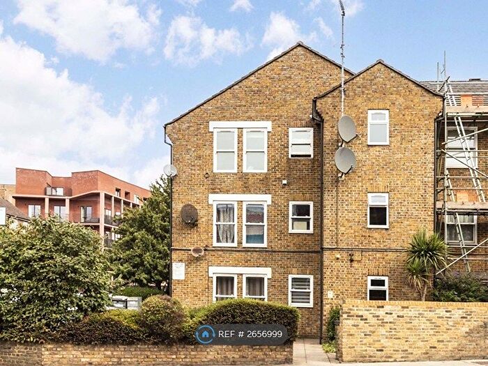 1 Bedroom Flat To Rent In Victoria Park Court, London, E9
