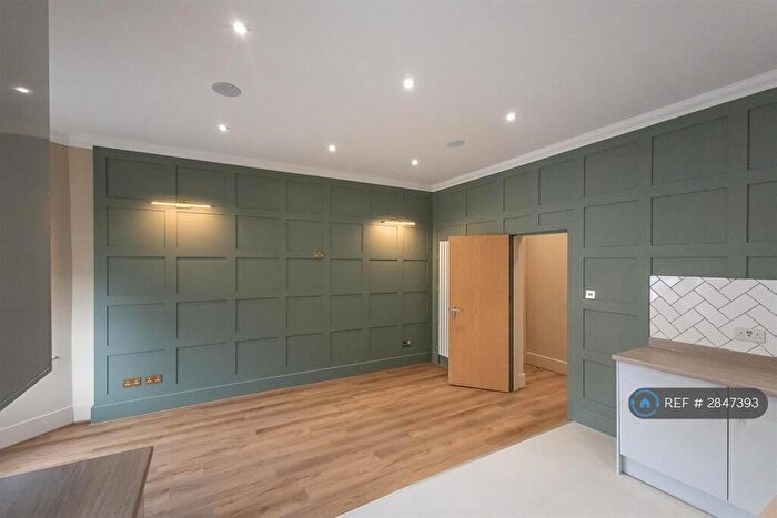 2 Bedroom Flat To Rent In North Parade, Whitley Bay, NE26