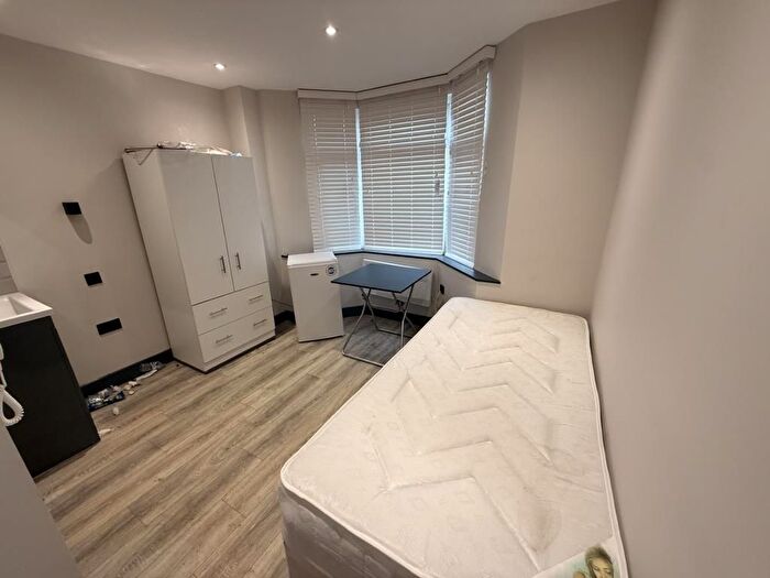 Studio To Rent In Whitley Wood Road, Reading, RG2