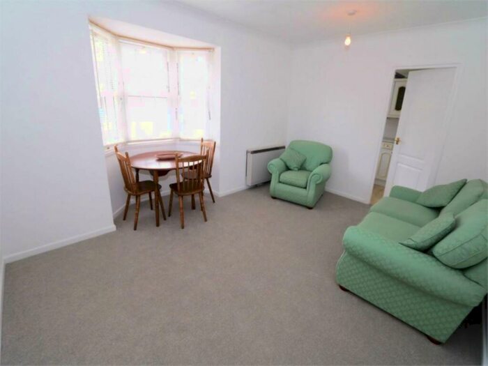 2 Bedroom Flat To Rent In Gloucester Terrace, Thornbury, South