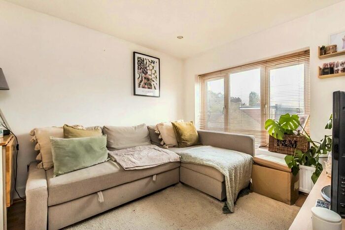 1 Bedroom Flat To Rent In Northfield Avenue, London, W5