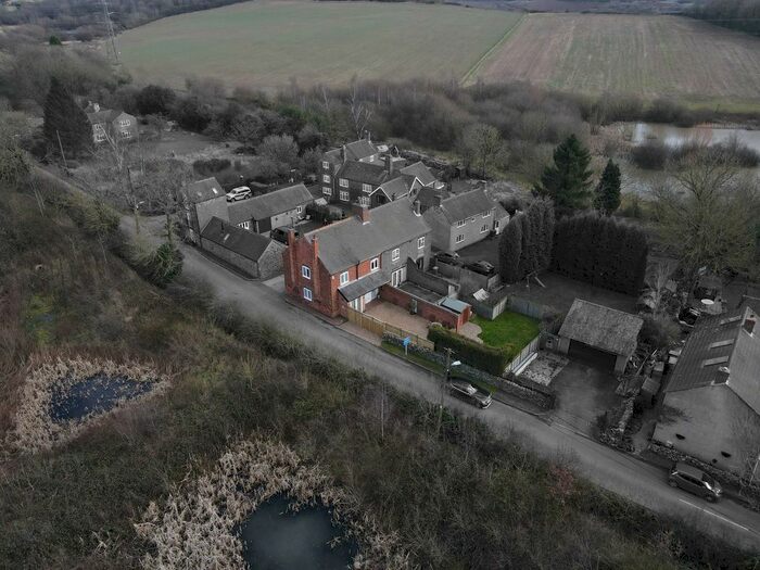 3 Bedroom Cottage For Sale In South Lane, Coalville, LE67