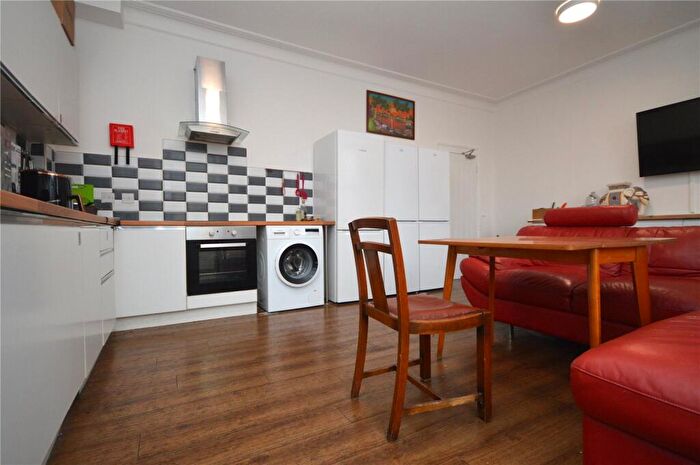 1 Bedroom Property To Rent In Room, Faringdon Road, Swindon, Wiltshire, SN1