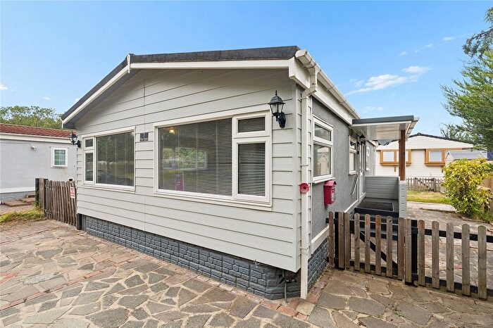2 Bedroom Mobile/park Home For Sale In The Spur, The Dome Village, Hockley, Essex, SS5