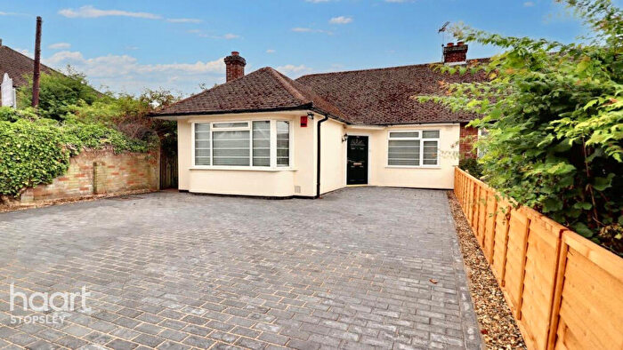 3 Bedroom Bungalow For Sale In Ashcroft Road, Luton, LU2