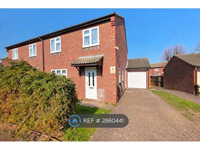 3 Bedroom Semi Detached House To Rent In Walcourt Road, Bedford, MK42