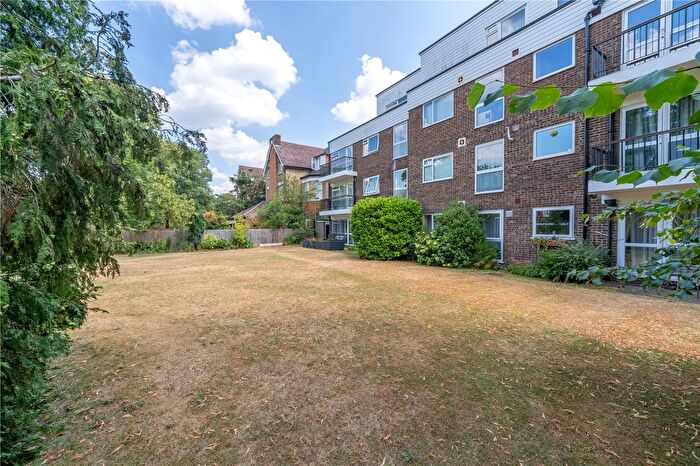 2 Bedroom Flat For Sale In Green Hedges, East Twickenham, TW1