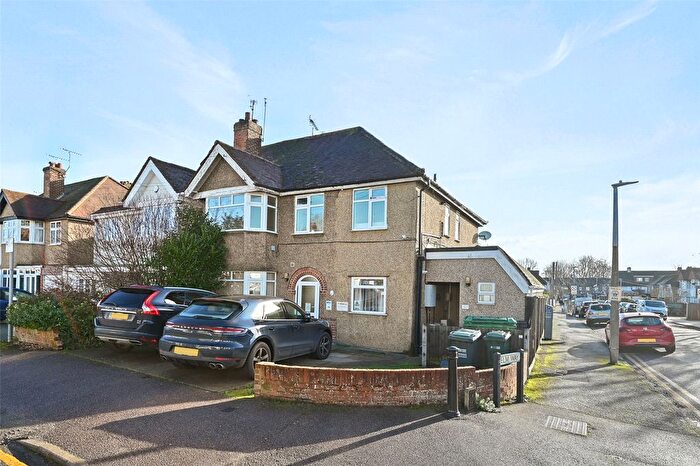 2 Bedroom Maisonette To Rent In Mount View, Rickmansworth, Hertfordshire, WD3