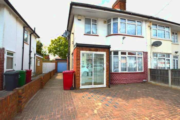 3 Bedroom House To Rent In Cranbourne Road, Slough, Berkshire, SL1