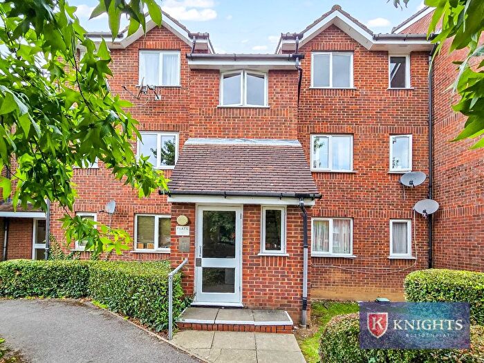 1 Bedroom Flat For Sale In Martin Close, London, N9