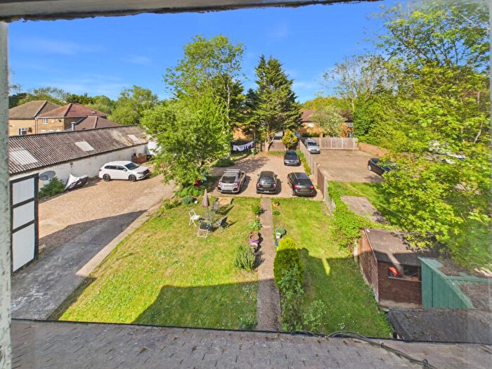 1 Bedroom Apartment For Sale In Park Street, Colnbrook, Slough, Berkshire, SL3
