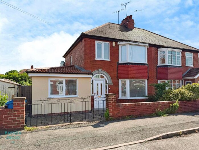 4 Bedroom Semi-Detached House For Sale In Mount Avenue, Worksop, S81