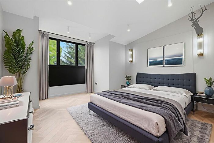 1 Bedroom Flat For Sale In Queens Road, Buckhurst Hill, IG9