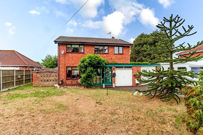 3 Bedroom Detached House For Sale In Fulmar Close, Bradwell, NR31
