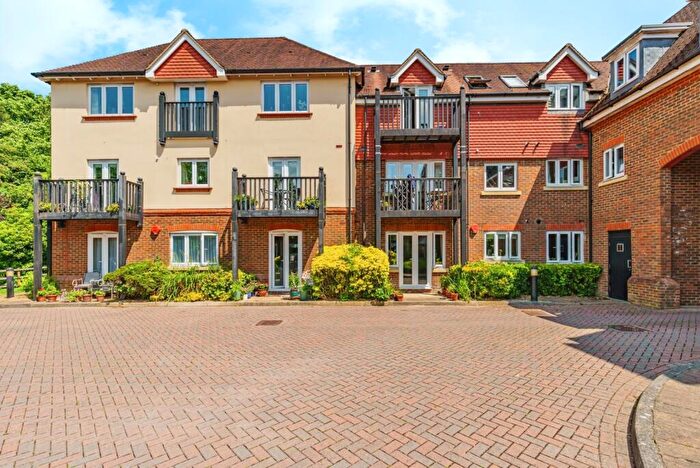 2 Bedroom Flat For Sale In Copthorne Common Road, Copthorne, Crawley, West Sussex, RH10