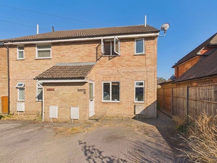 1 Bedroom Semi-detached House For Sale In Cedar Avenue, Ruislip, HA4