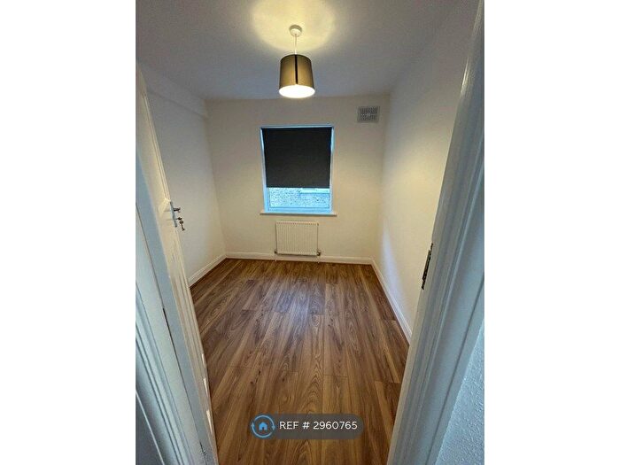 2 Bedroom Flat To Rent In Victoria Road, Ruislip, HA4