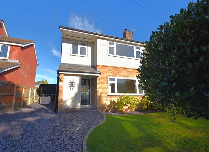 3 Bedroom Semi-Detached House For Sale In The Quillet, Neston, CH64