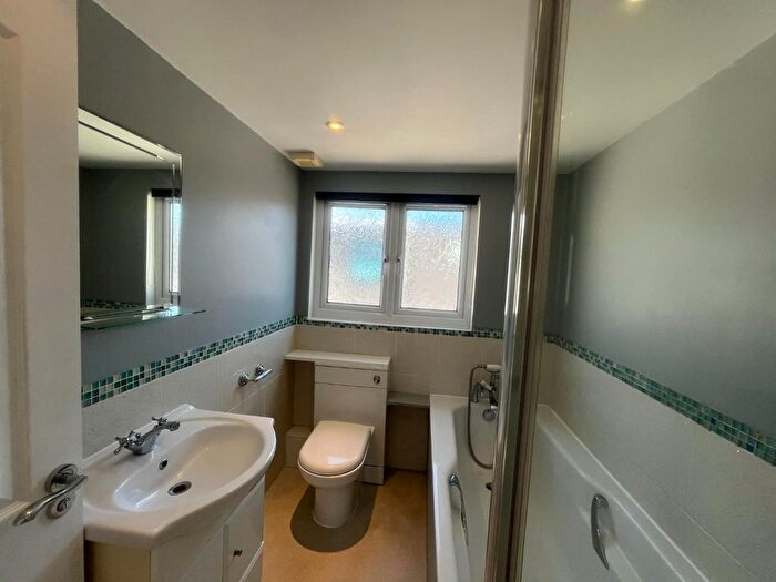 5 Bedroom Detached House To Rent In Lees Road, Uxbridge, UB8