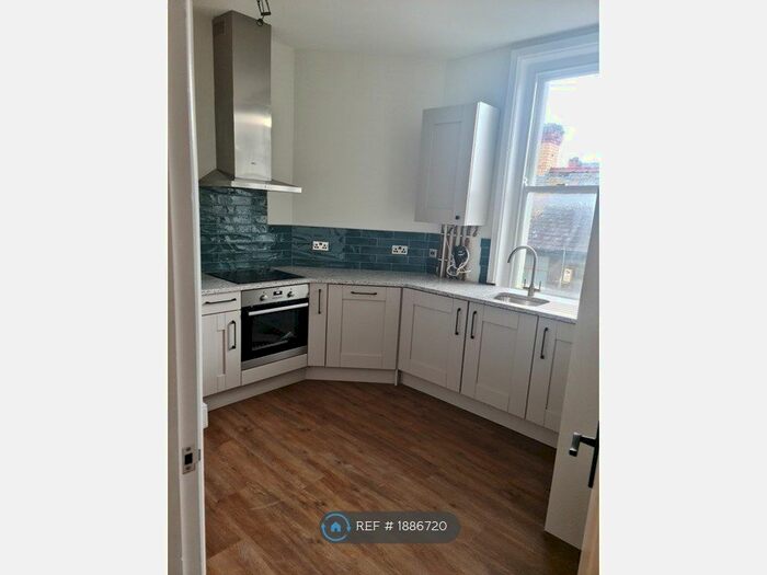 2 Bedroom Flat To Rent In Penrhyn Road, Colwyn Bay, LL29