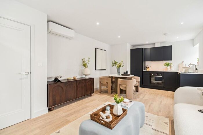 2 Bedroom Apartment To Rent In Market Place Chalfont St Peter, SL9
