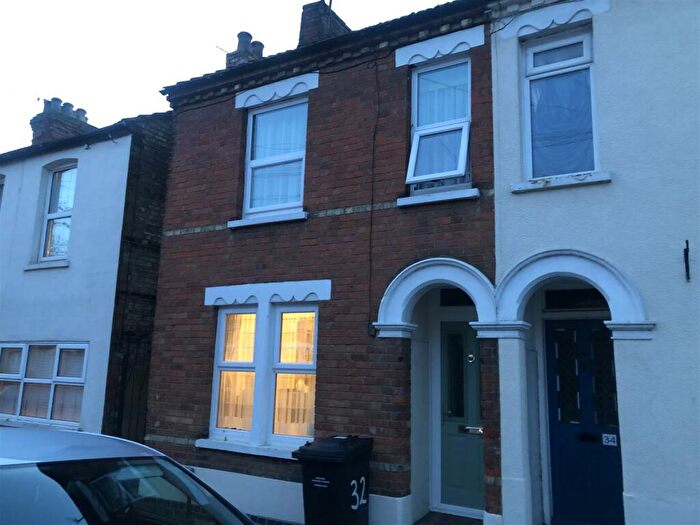 3 Bedroom End Of Terrace House To Rent In Hartington Street, Bedford, MK41