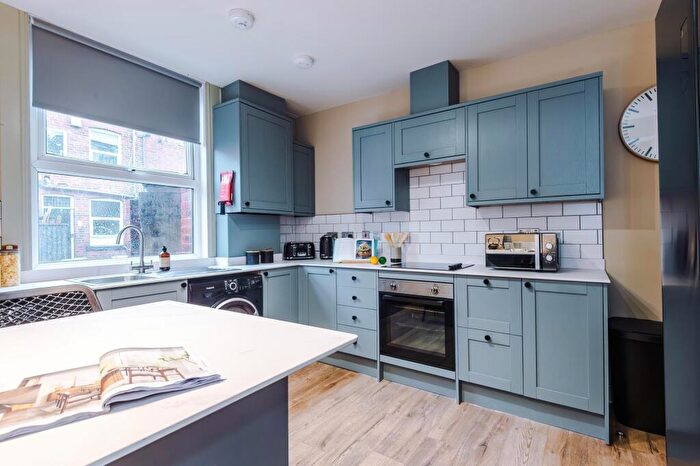 5 Bedroom House To Rent In Beamsley Grove, Leeds, LS6