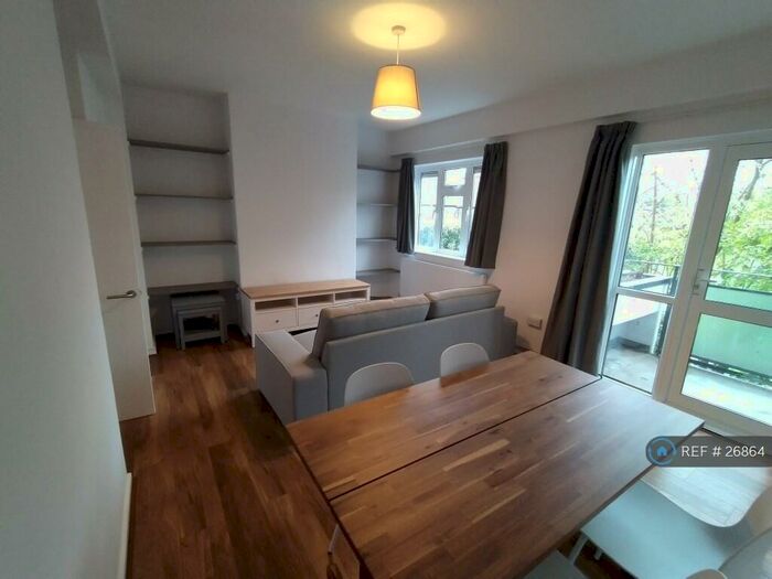 2 Bedroom Flat To Rent In Walsham House, London, SE17