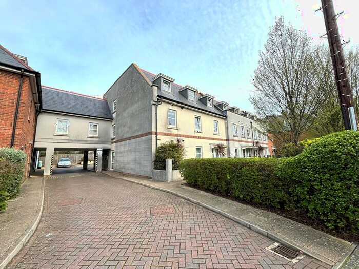 1 Bedroom Flat To Rent In Kings Quarter, BN11