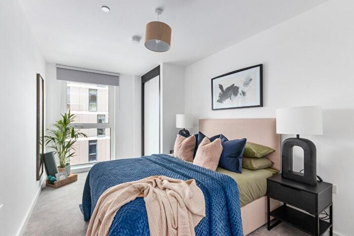 2 Bedroom Apartment To Rent In Quest House, Escapade Place, London, E14