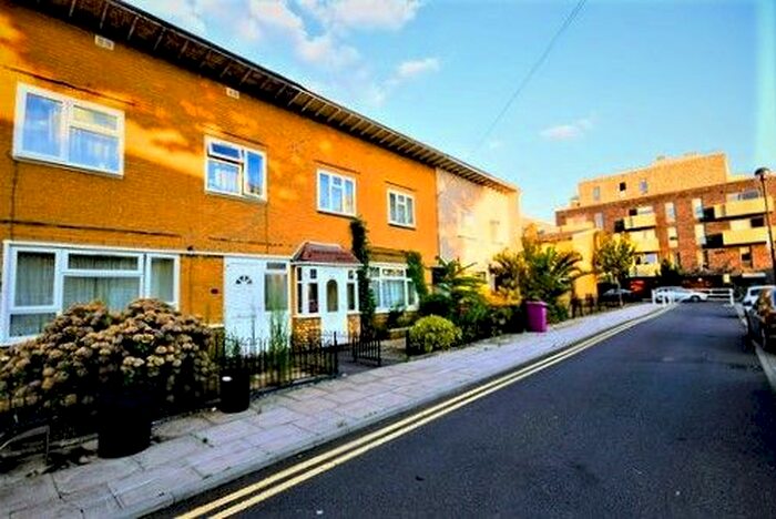 4 Bedroom Maisonette To Rent In Shandy Street, London, E1