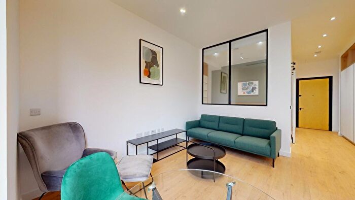 1 Bedroom Flat To Rent In Great West Road, Brentford, TW8