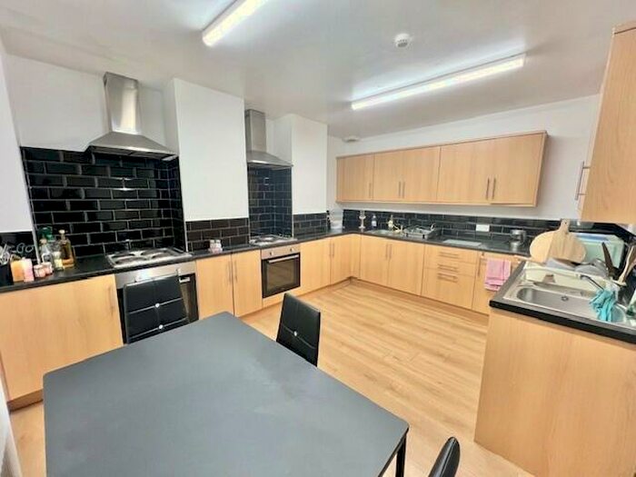 1 Bedroom House To Rent In Beacon Hill Road, Halifax, HX3