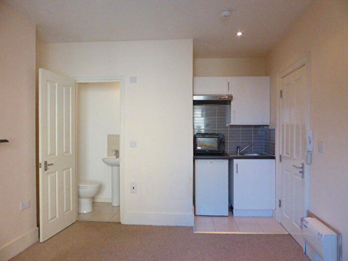 Studio To Rent In Church Road -, P11