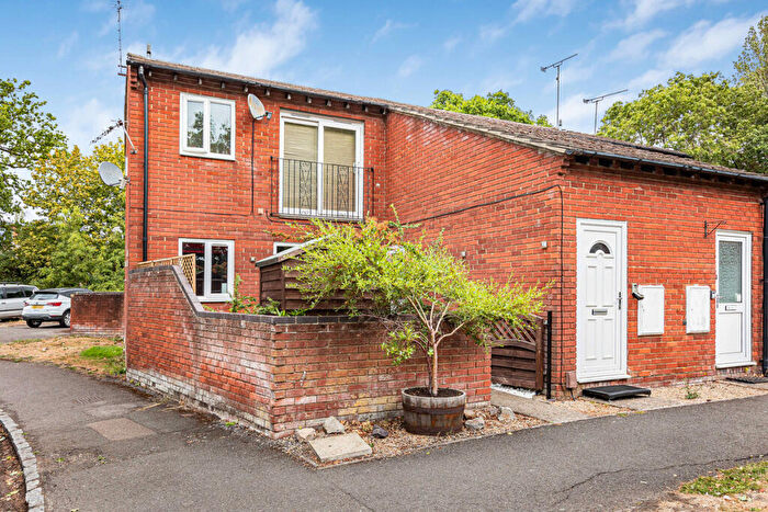 2 Bedroom Maisonette For Sale In Fleet Way, Didcot, OX11