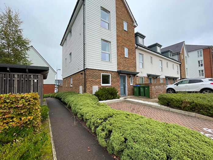 4 Bedroom House To Rent In Rookfield Road, Faygate, Horsham, RH12