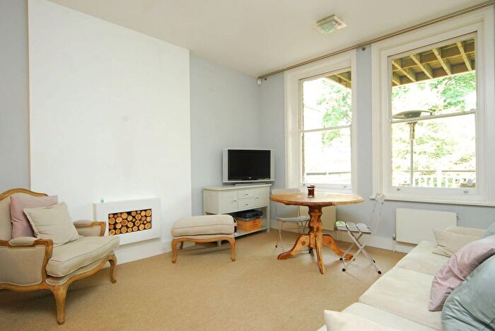 2 Bedroom Flat To Rent In Florence Road, Ealing Broadway, London, W5